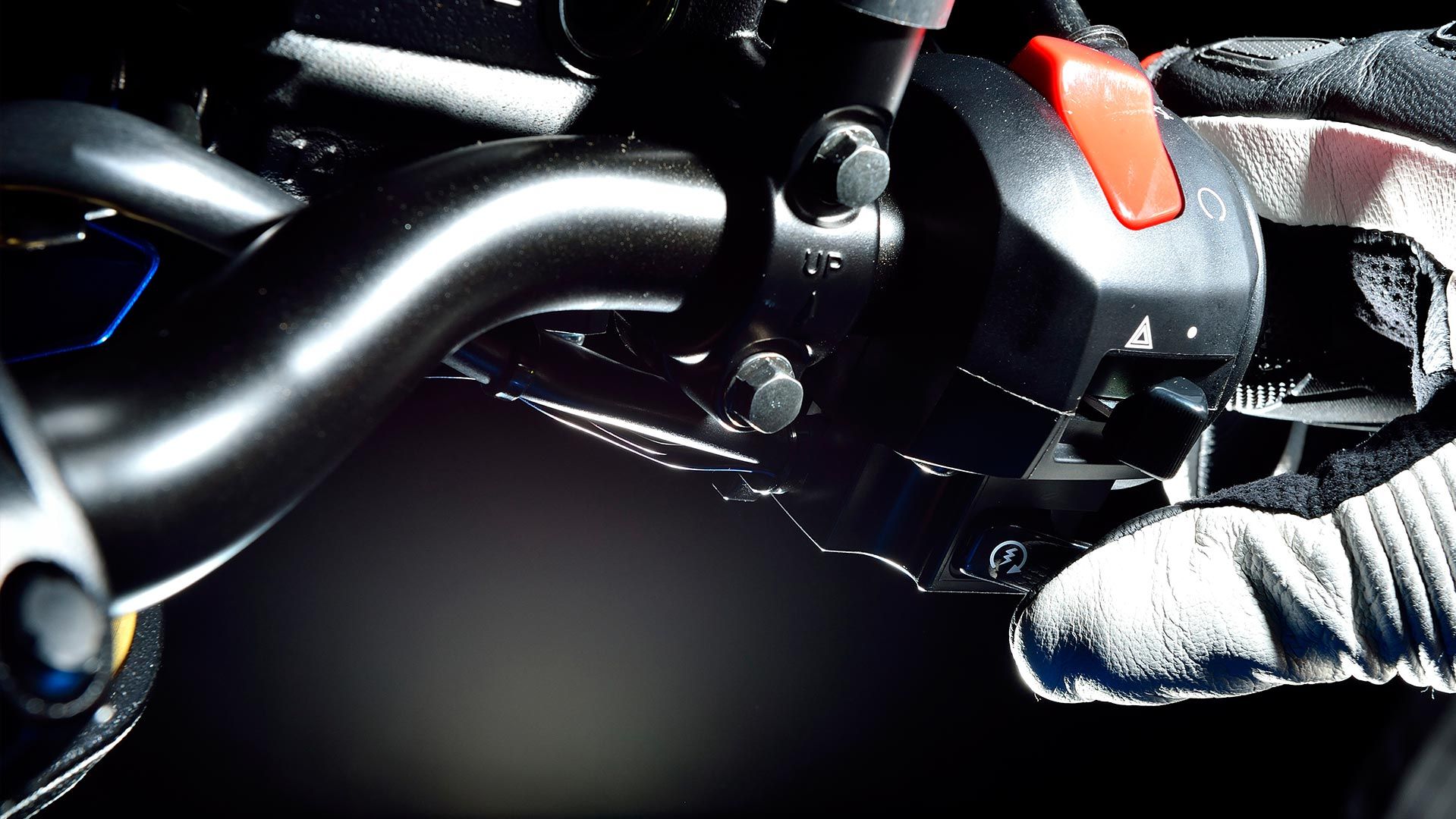 SUZUKI V STROM 650XT Suzuki Easy Start System 69