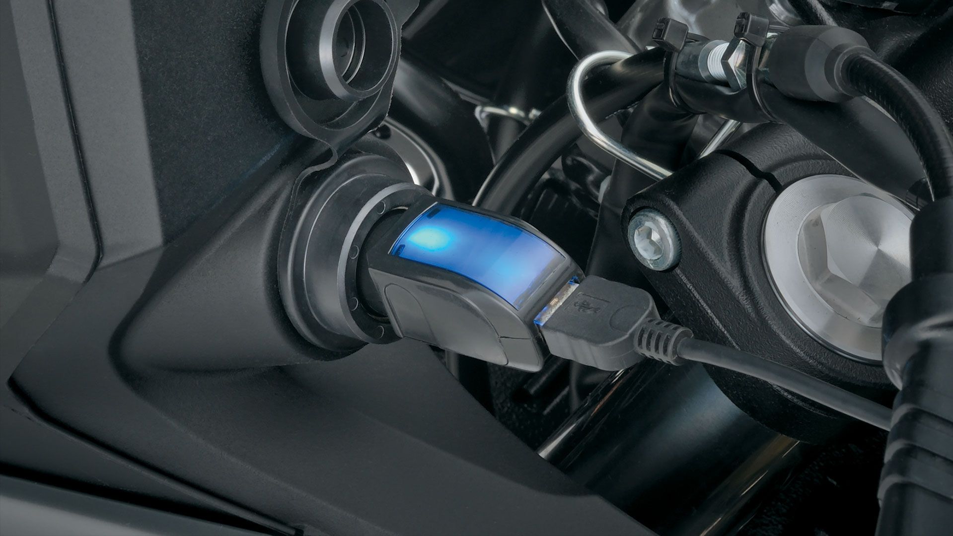 SUZUKI V STROM 650XT Egyenáramú csatlakozó 83